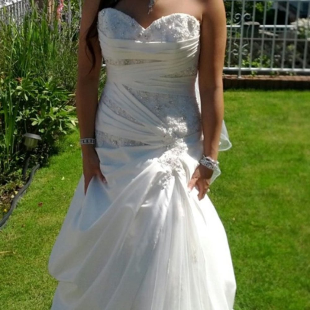 La Sposa Wedding Dress